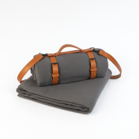 Плед тревел легкий флісовий однотонний графіт 150x200 см з ременем Love You