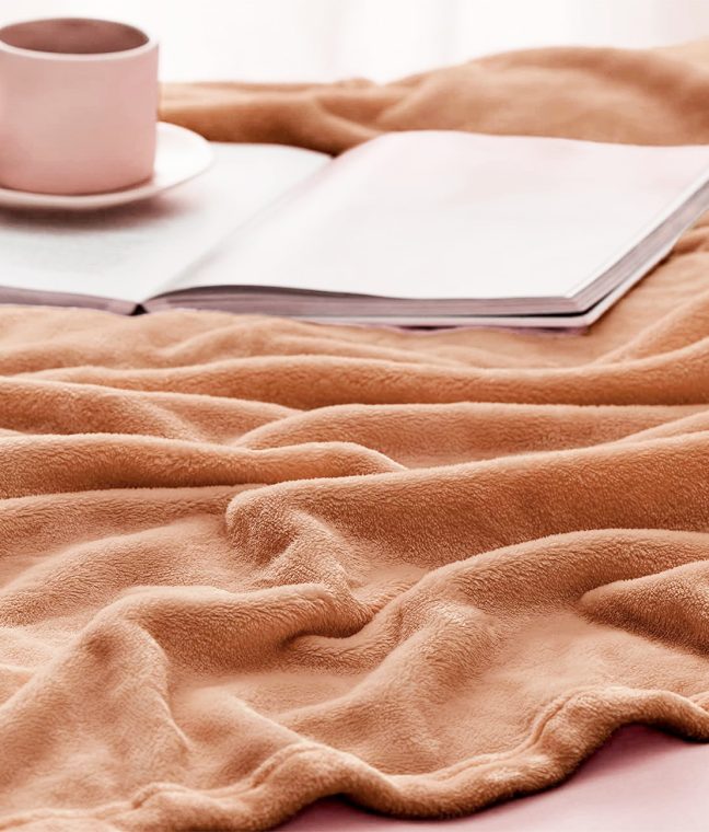Плед флисовый бежевый HomeBrand, Фото 3 из 3
